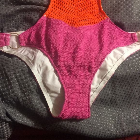 Victoria Secrets new bathing suite - Picture 3 of 8